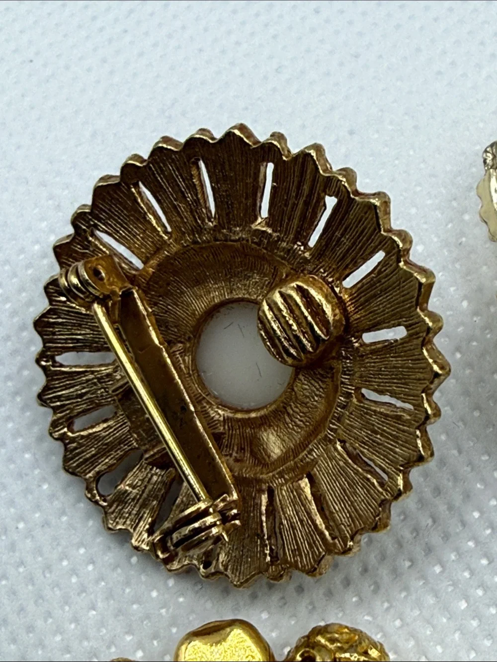 Vintage 4 pc Gold tone faux Pearl Decorative Brooch Set rhinestone pin 1 signed